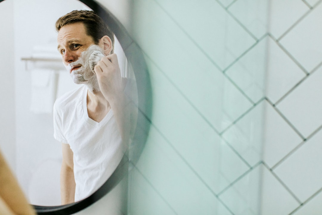 Skincare mannen: zo zorg je makkelijk voor een gezonde huid