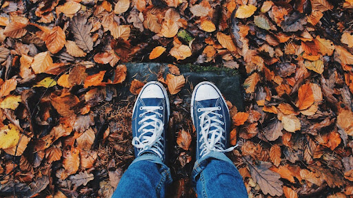 Van modderig naar modieus: herstel je schoenen na slecht weer