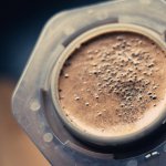 De juiste kleur concealer kiezen voor wallen: zo camoufleer je donkere kringen