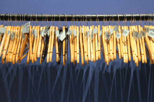12 duurzame stijlswaps die je garderobe comfortabeler maken én echt geld besparen