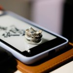 <span class="c9">Zo maak je een simpele outfit af met sieraden</span>
