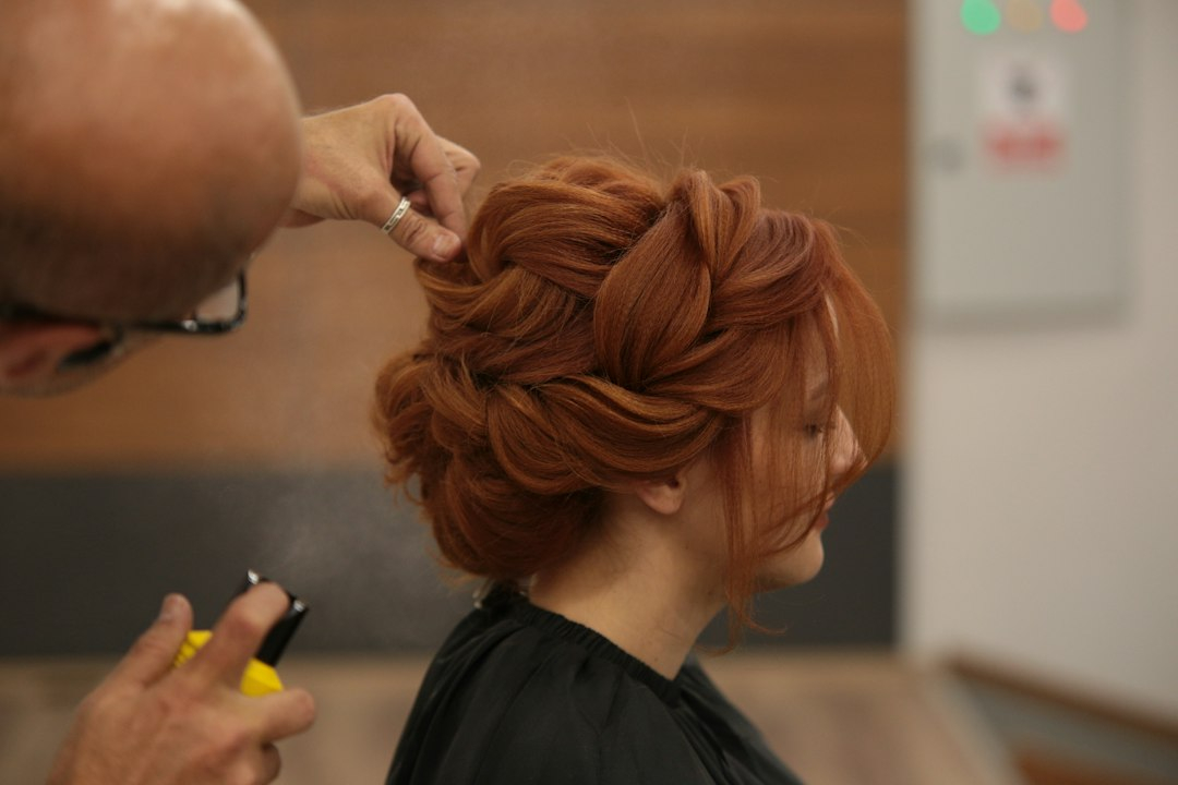 Kort haar half opsteken: zo doe je het stap voor stap